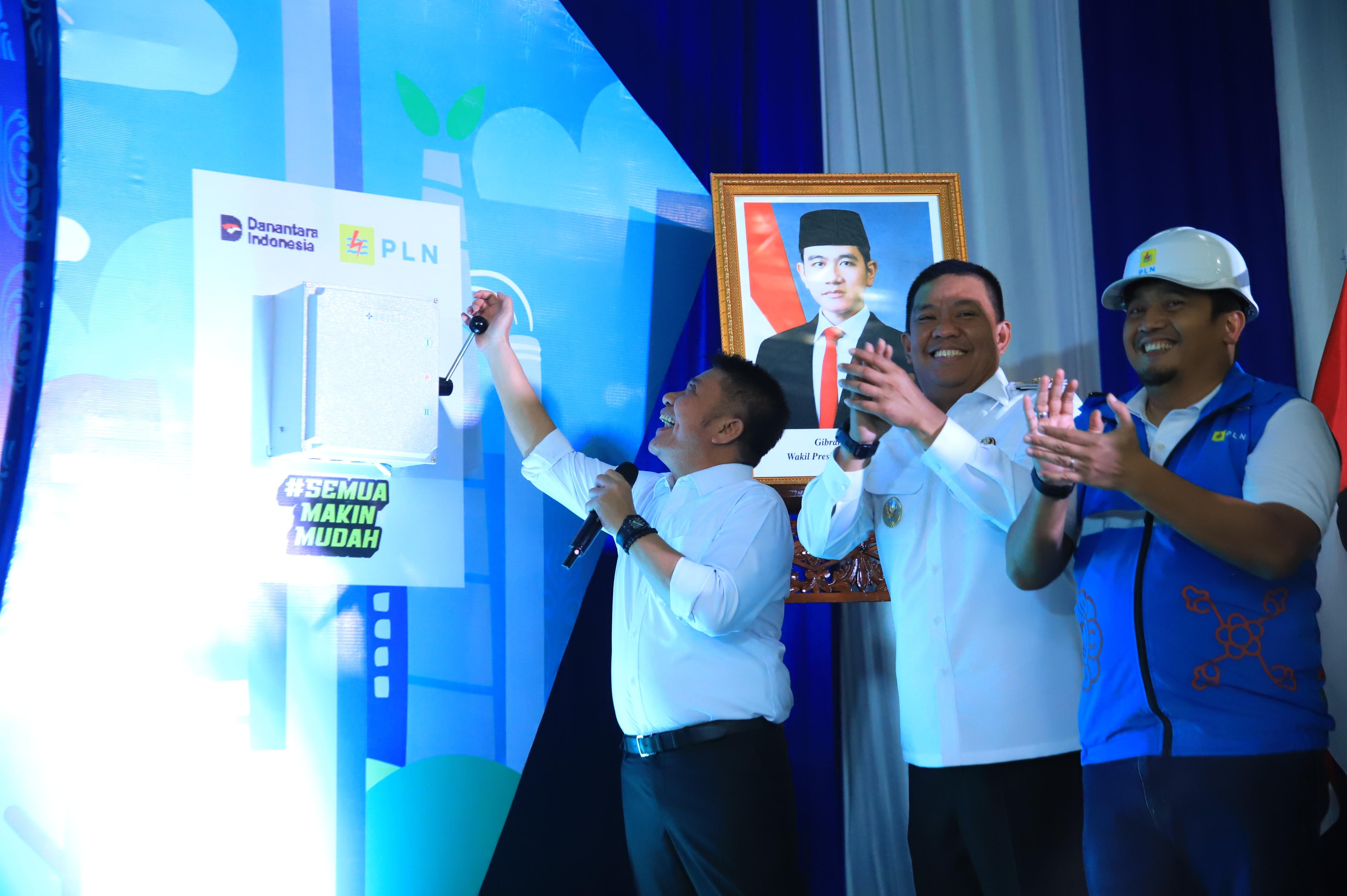 Gubernur Herman Deru Resmikan Jaringan Listrik Penyulang Kapal di Kabupaten PALI