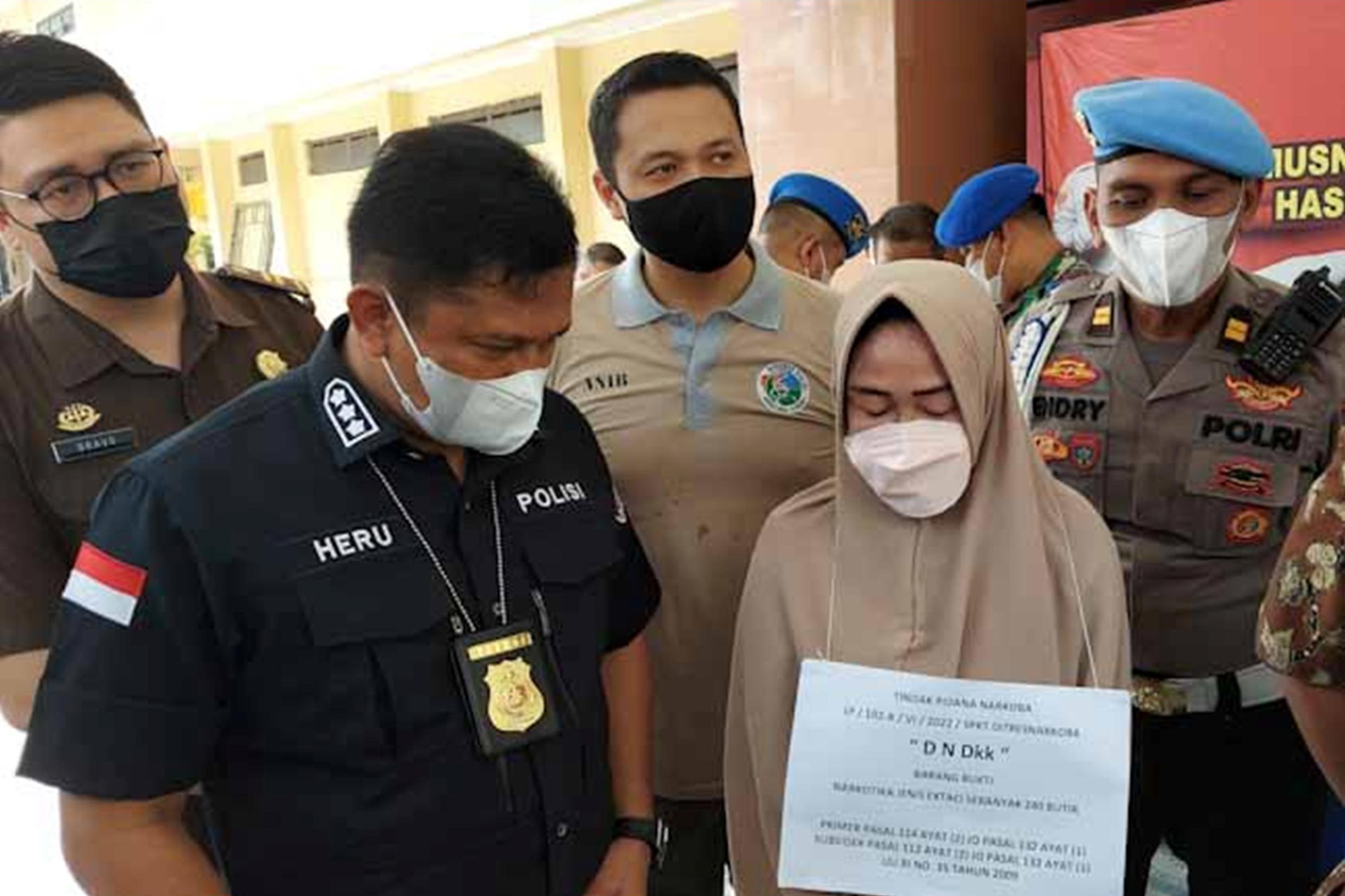 Emak-emak Ditangkap Polisi karena jadi Kurir Narkoba