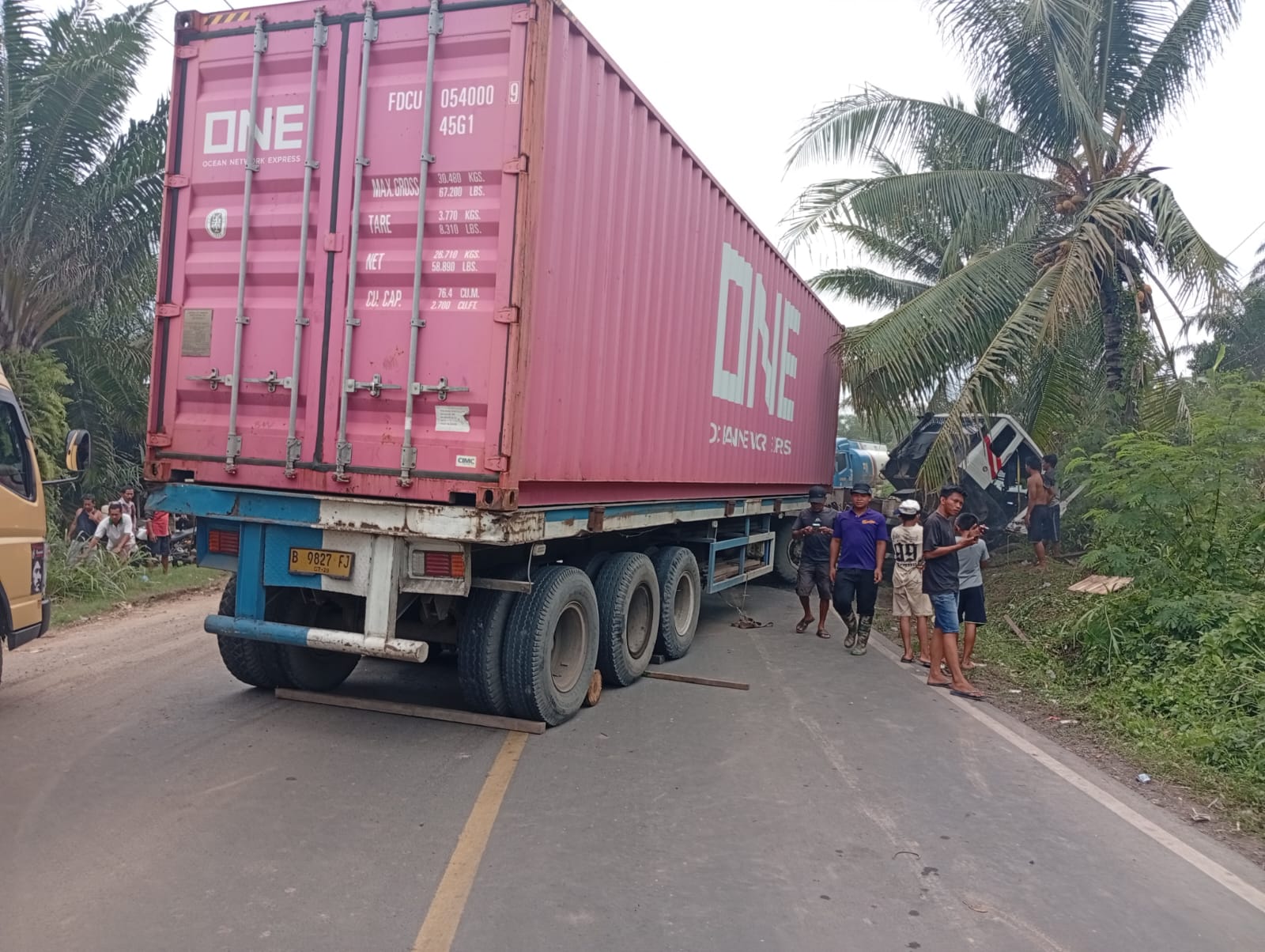 Tabrakan Beruntun di Muara Enim, Pengemudi Grand Max dan Honda Vario Alami Luka Berat
