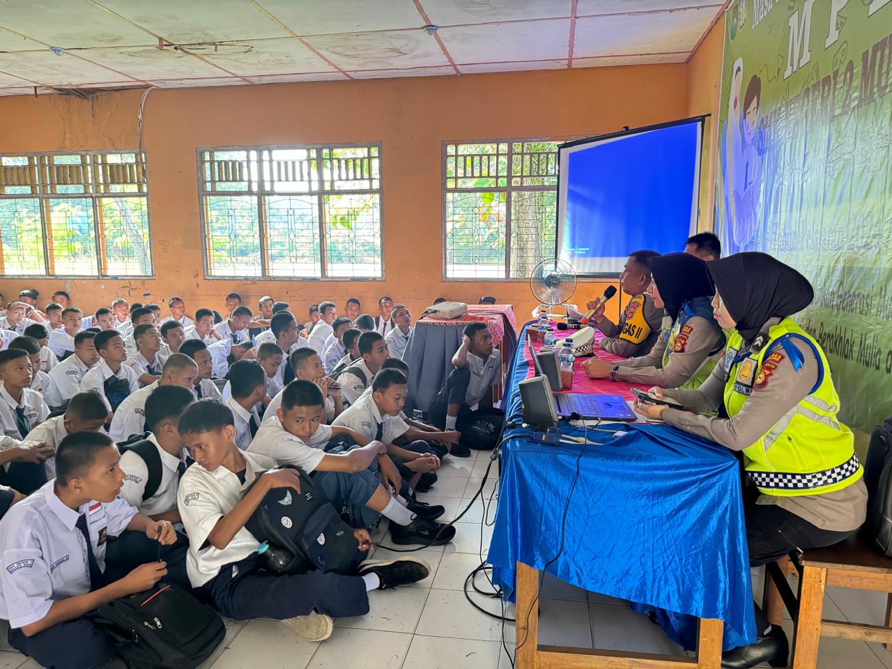 Tingkatkan Kesadaran Tertib Berlalu Lintas, Satlantas Polres Muara Enim Kunjungi SMK Negeri 2