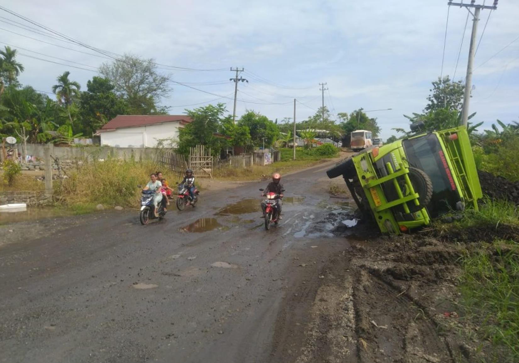 Truk Angkutan Batu Bara Alami Kecelakaan Tunggal, Begini Kondisinya