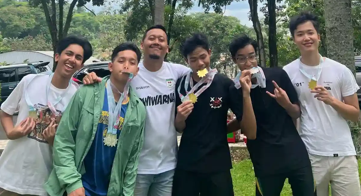 Prestasi Gemilang! SMA Dwiwarna Raih Juara di Kejuaraan Akuatik Indonesia Banten Tahun 2025