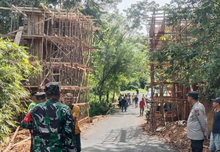 Warga Desa Ulak Pandan Stop Pembangunan Gapura Batas Merapi Barat dan Merapi Selatan, Ini Penyebabnya