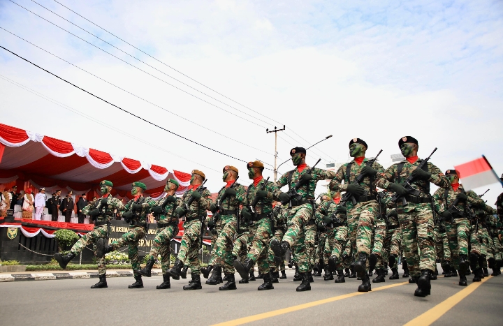 Hadiri HUT ke-79 TNI, Pj Gubernur Sumsel Saksikan Parade dan Defile