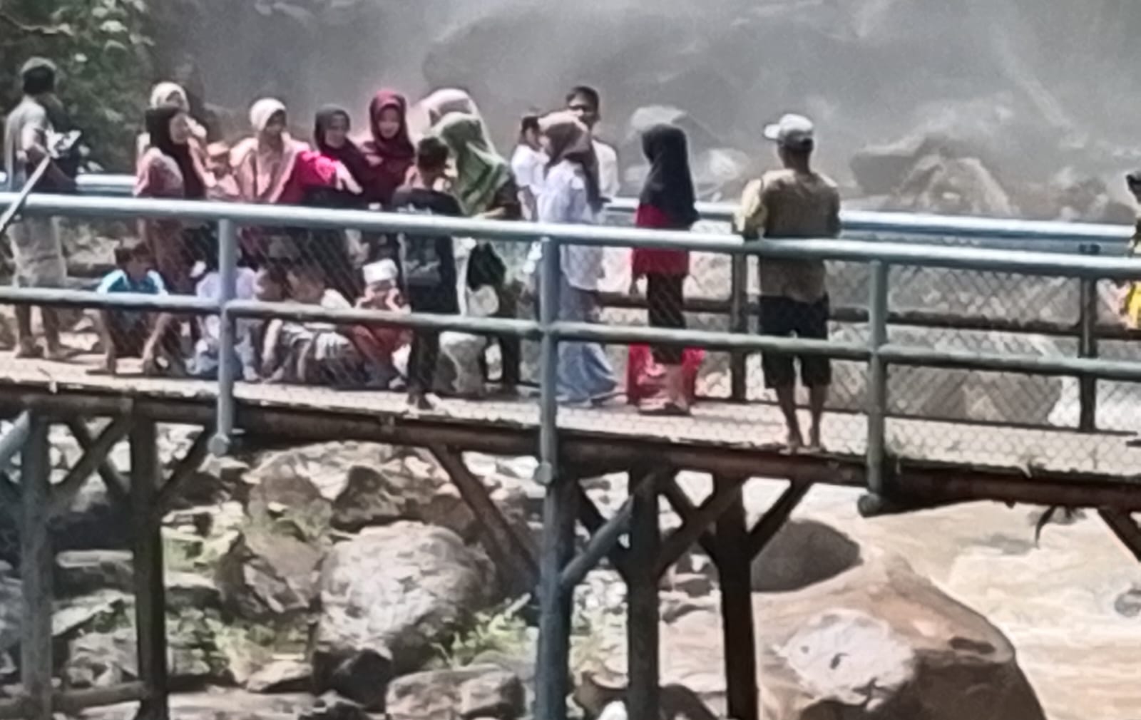 Air Terjun Bedegung Dipadati Pengunjung