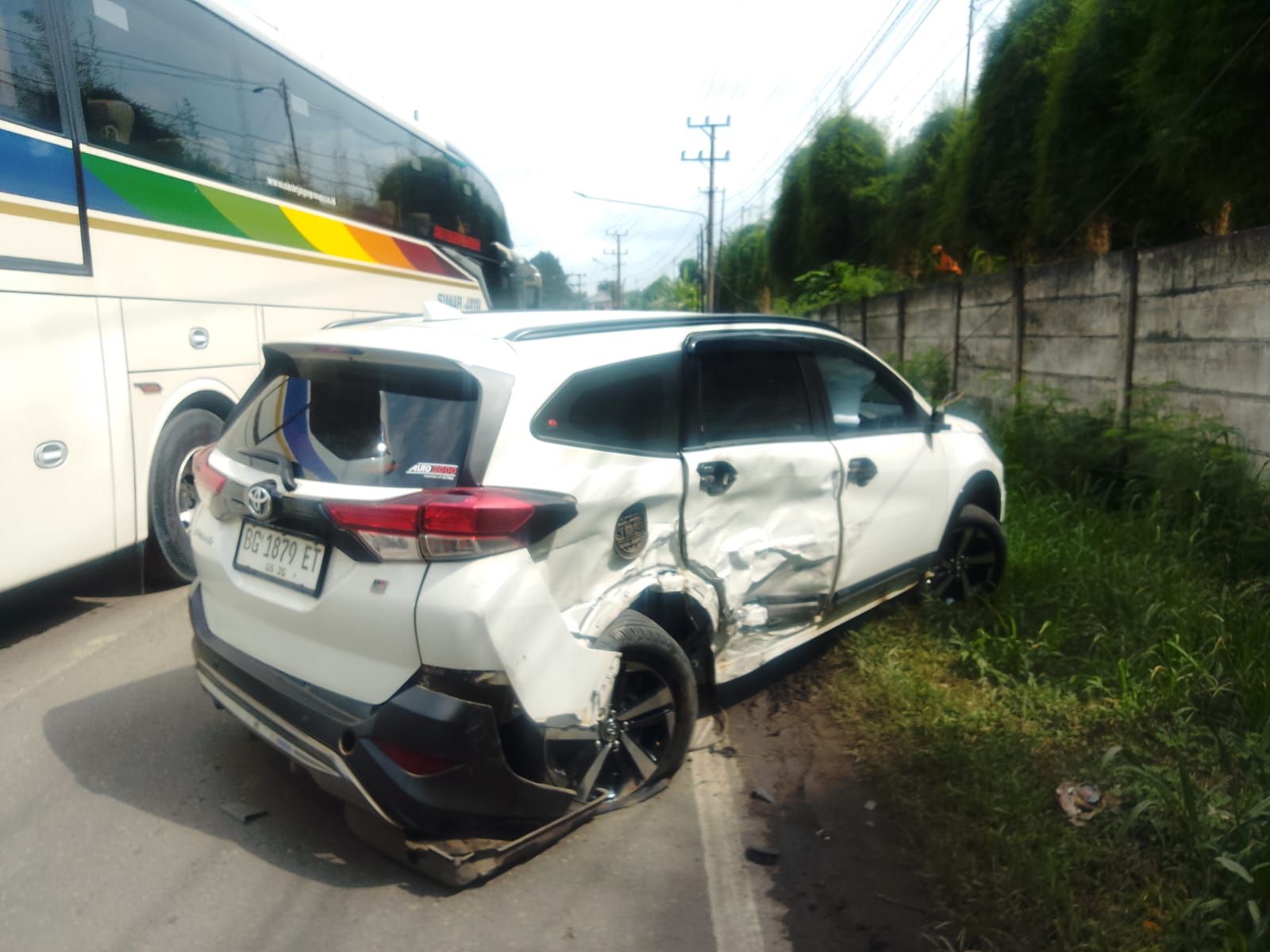 Hindari Jalan Rusak, 2 Mobil Toyota Rush Alami Kecelakaan di Muara Enim