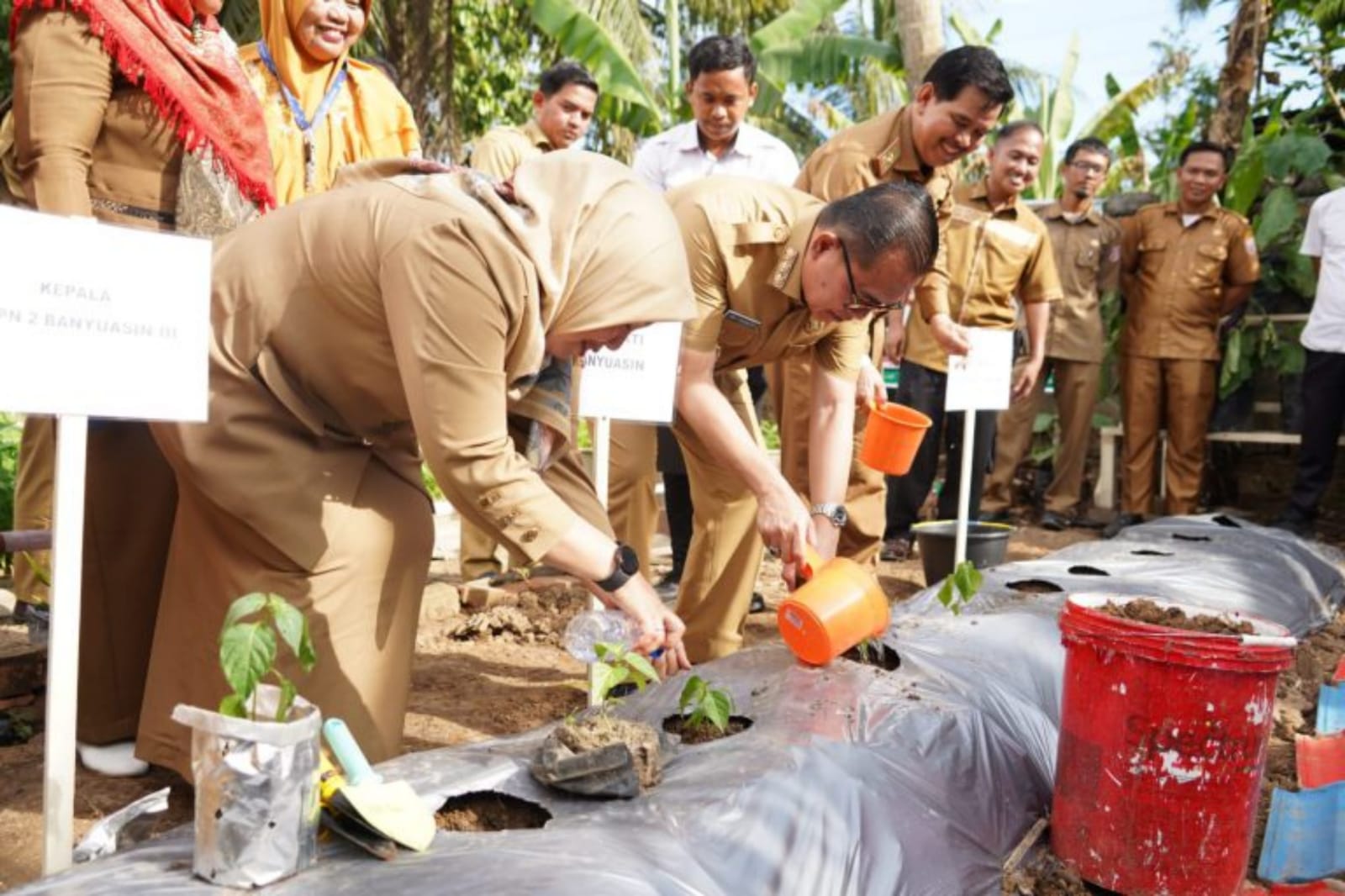 Pj Bupati Banyuasin Launching Gerakan Tanam Sayur di Sekolah