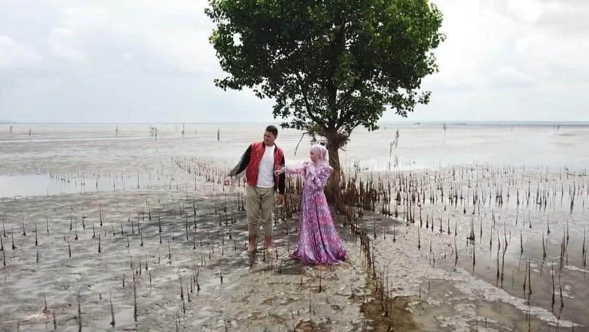 Dua Jam dari Palembang, di Sumsel  Ternyata Ada Pantai Berpasir Hitam yang Halus Mirip di Bali