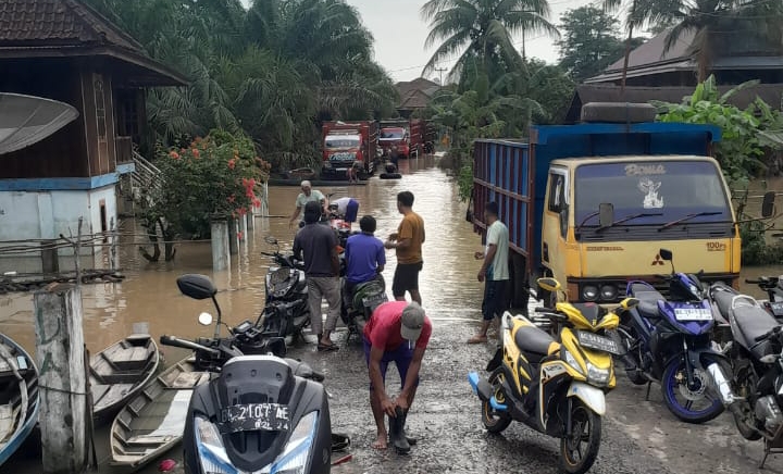 Debit Air Sungai Lematang Meluap, 4 Desa di Gunung Megang Muara Enim Terendam Banjir