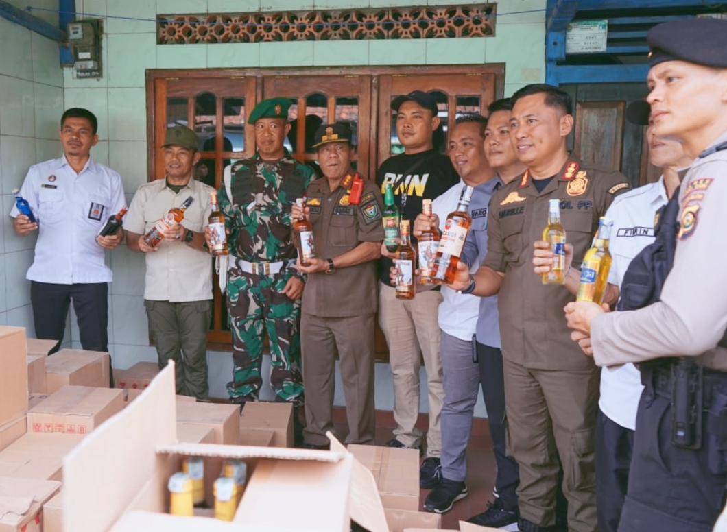 Ratusan Dus Minuman Keras di Tanjung Enim Berhasil Diungkap Tim Gabungan dalam Razia Yustisi