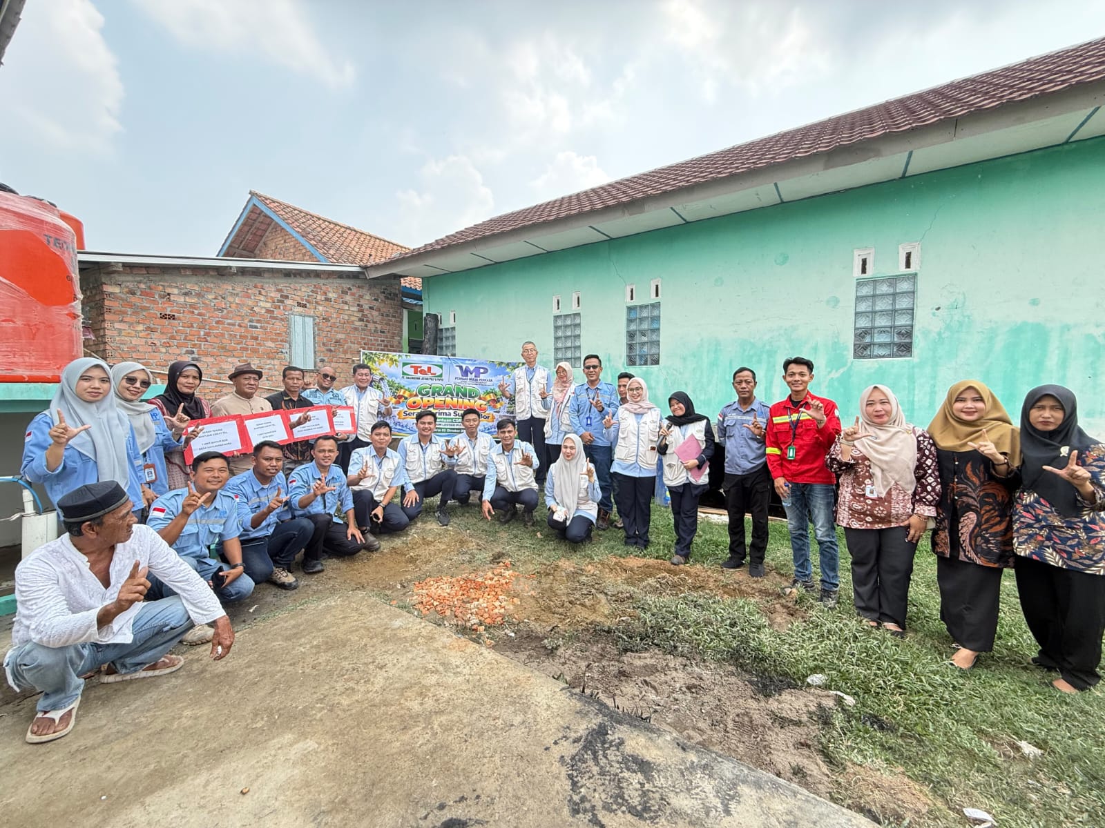 Bantu Sarana Hidup Sehat Warga, PT TeL Bangun Sumur Gali, Sumur Bor, dan Jamban Sehat