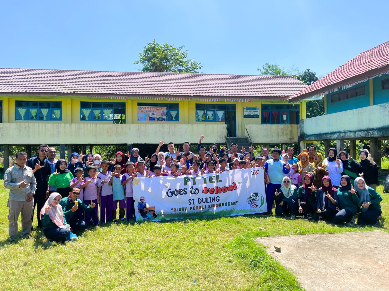 Edukasi Siswa, PT TeL Gelar Program Relawan Kebersihan