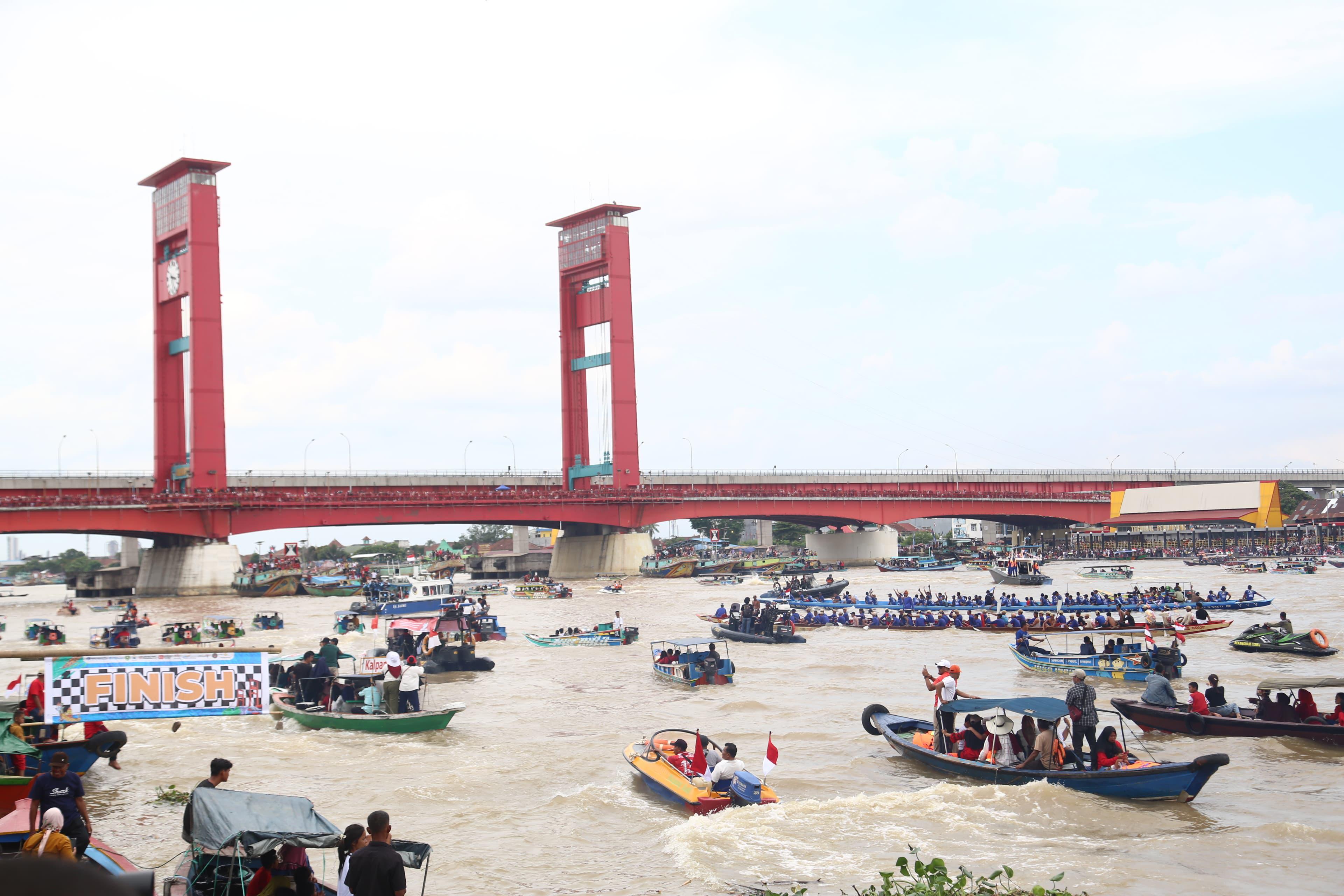 Gubernur Herman Deru Dorong Lomba Perahu Bidar Palembang Jadi Agenda Wisata Dunia