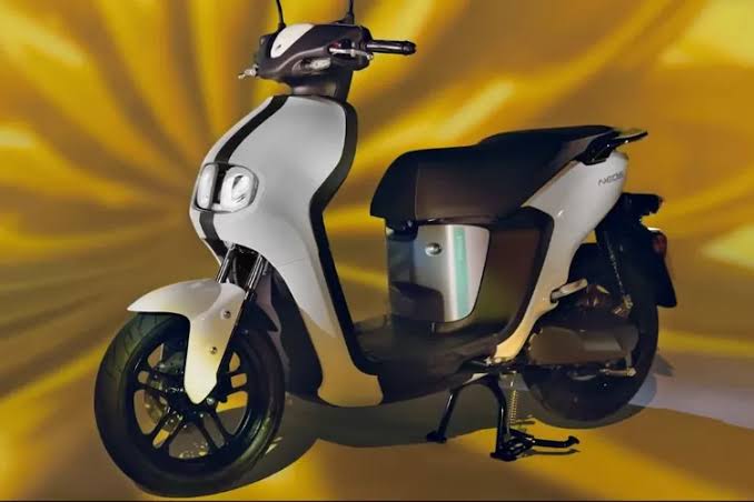 Pengemudi Gak Perlu Takut Kehabisan Baterai! Motor listrik Yamaha Neo Dilengkapi dengan Slot Baterai Tambahan