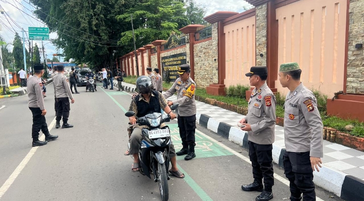 Polres Muara Enim Gelar Pembagian Takjil di Bulan Ramadan