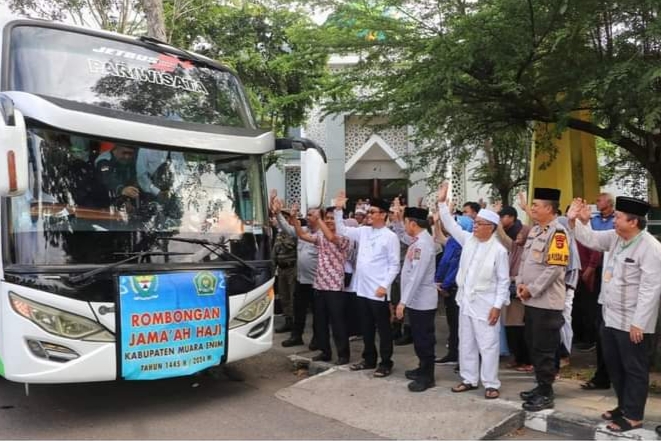 10 Jamaah Calon Haji Muara Enim Tergabung dalam Kloter 12 Diberangkatkan ke Tanah Suci