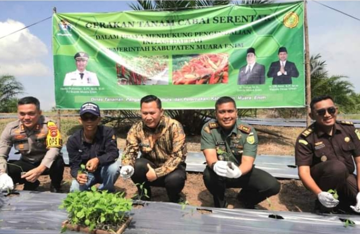 Pj Bupati Canangkan Gerakan Tanam Cabai dan Vaksinasi Rabies Serentak se-Kabupaten Muara Enim