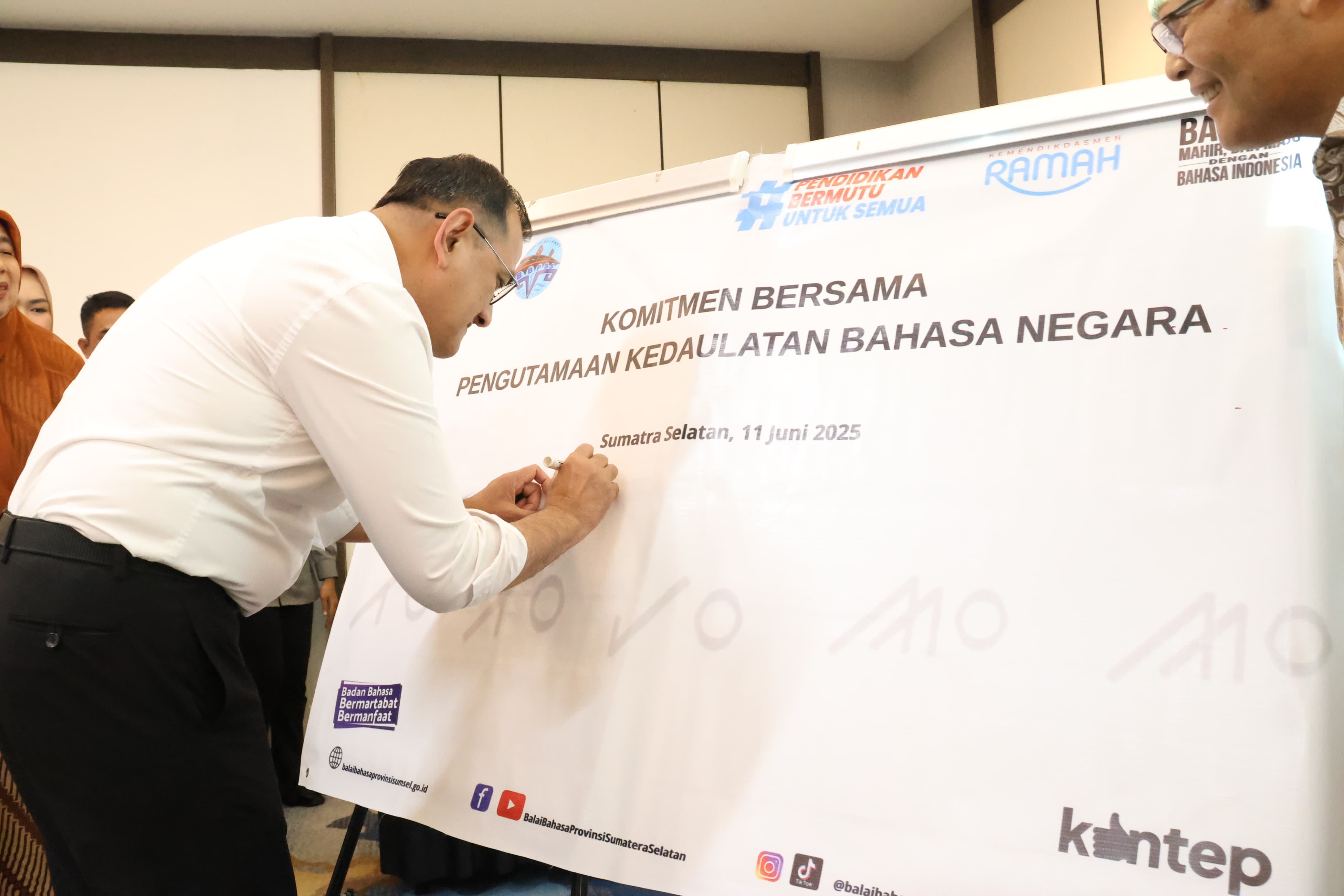 Cegah Kepunahan, Sekda Sumsel Buka Diskusi Revitalisasi Bahasa Daerah