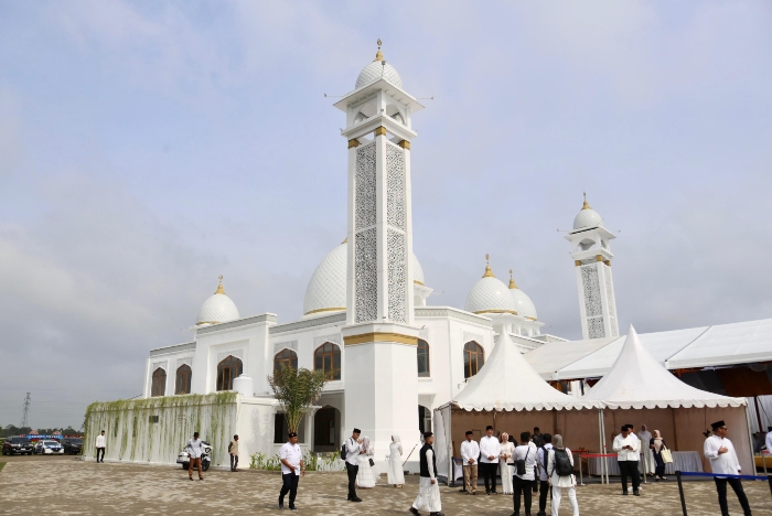 Pj Gubernur Sumsel Dampingi Menag RI Resmikan Masjid Al-Abduh Sematang Borang