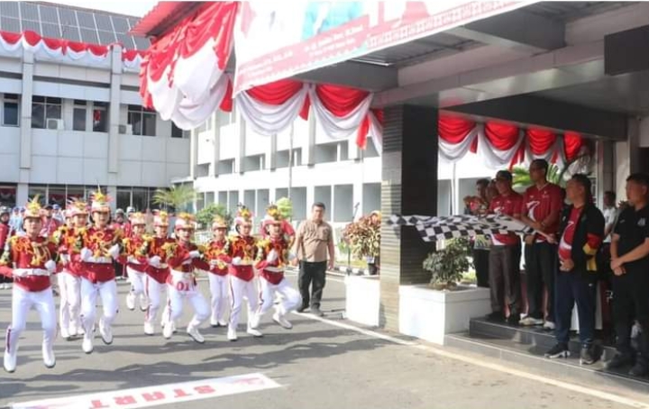 Pj Bupati Muara Enim Lepas Peserta Lomba Gerak Jalan Indah