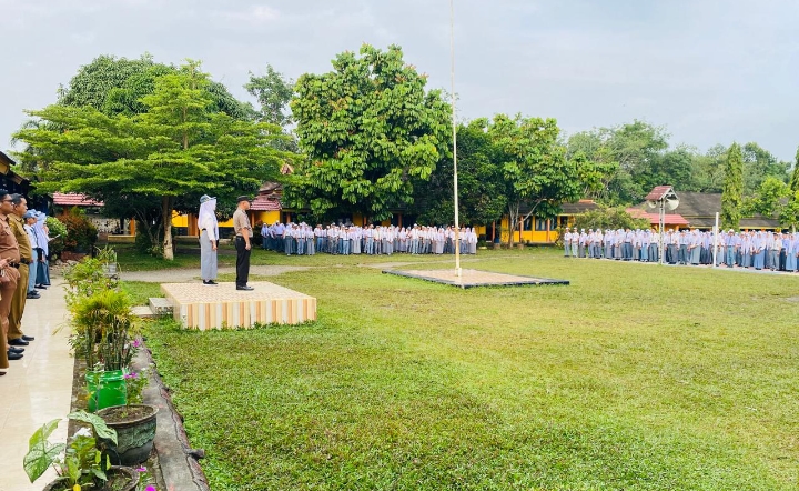 Kanit Binmas Polsek Sungai Rotan Ajak Pelajar Taat Hukum
