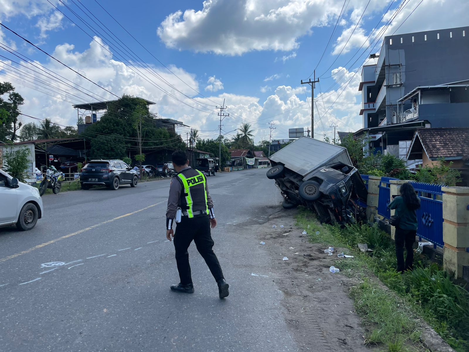 Kecelakaan Mobil Box vs Sepeda Motor Honda Scoopy di Muara Enim, 2 Orang Alami Luka Berat