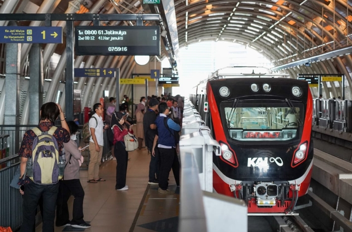 Rekor LRT Angkut 156.490 Pengguna