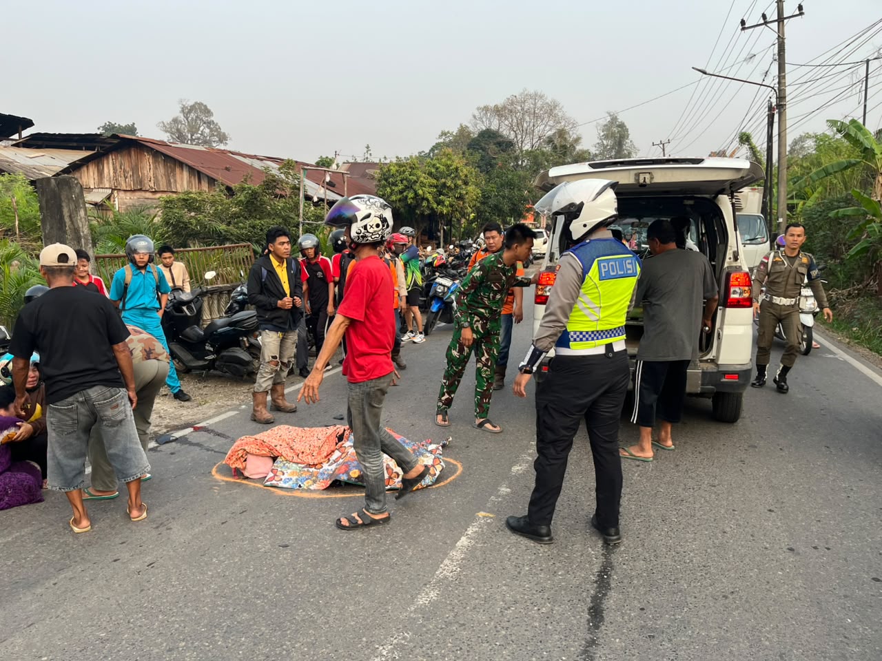 Dua Sepeda Motor Senggolan di Muara Enim, 1 Korban Tewas Terlindas Bus Karyawan