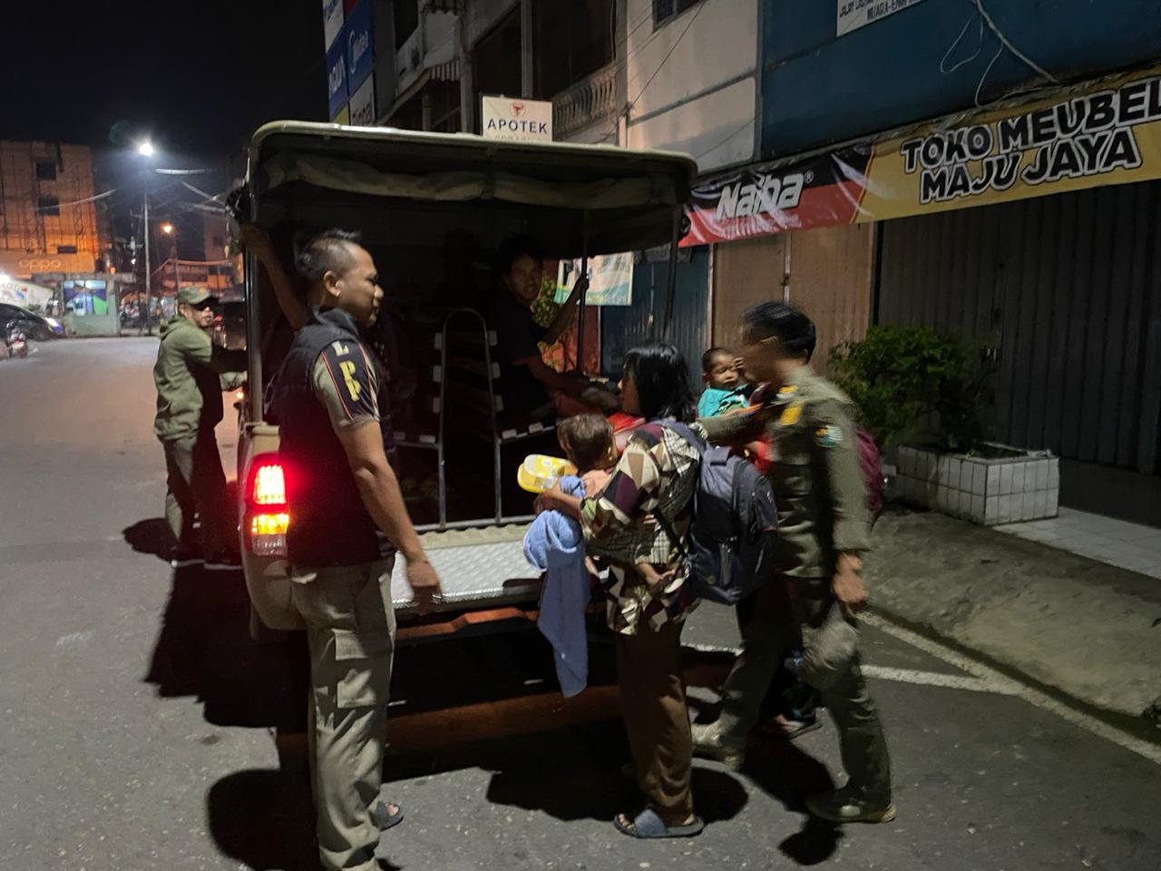 Satpol PP Muara Enim Tertibkan 9 Orang Terlantar-Anak Jalanan di Kawasan Pasar