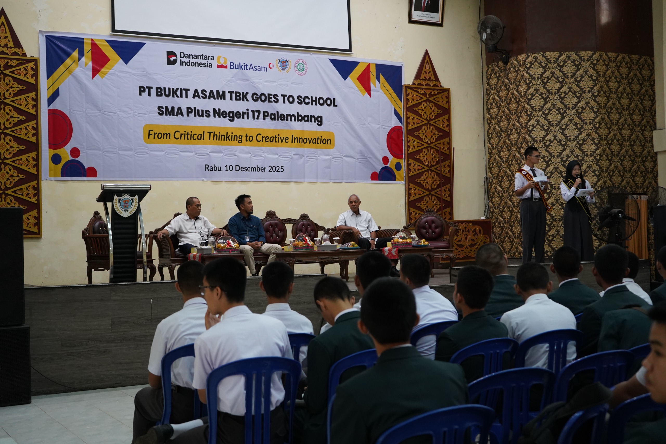 PTBA Ajak Generasi Muda Berpikir Kritis dan Inovatif Lewat Seminar Karya Tulis Ilmiah di Palembang