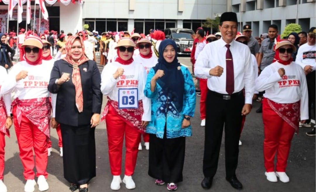 Berbagai Instansi dan Profesi Turut Ikuti Lomba Gerak Jalan dalam Memeriahkan HUT RI