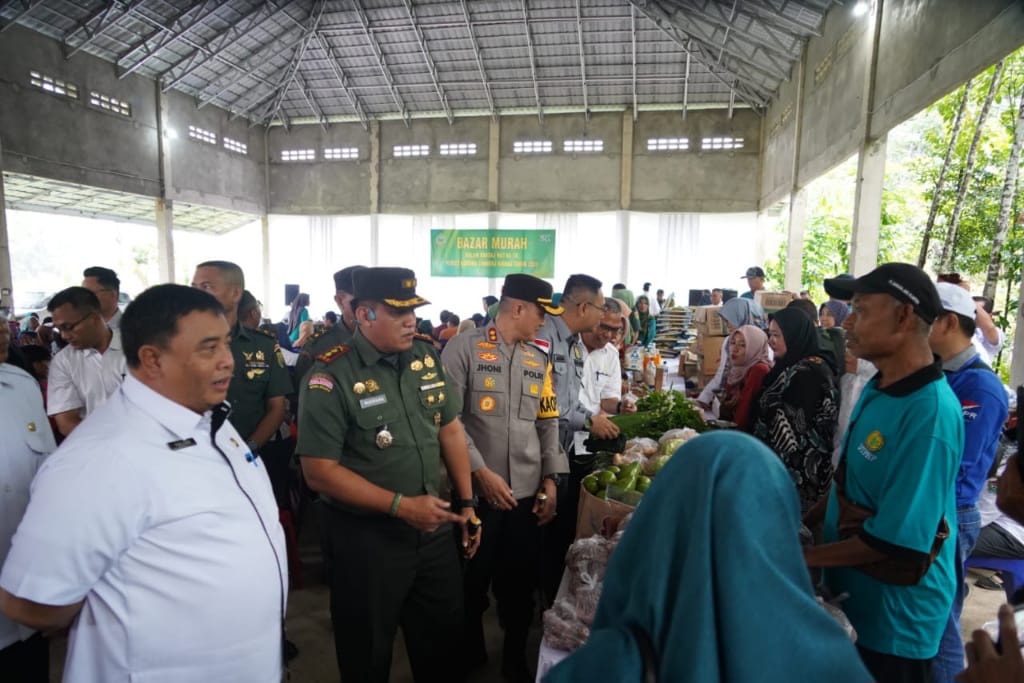 Sekda Buka Pasar Murah Peringati Hari Jadi Persit Kartika Chandra Kirana Ke-78