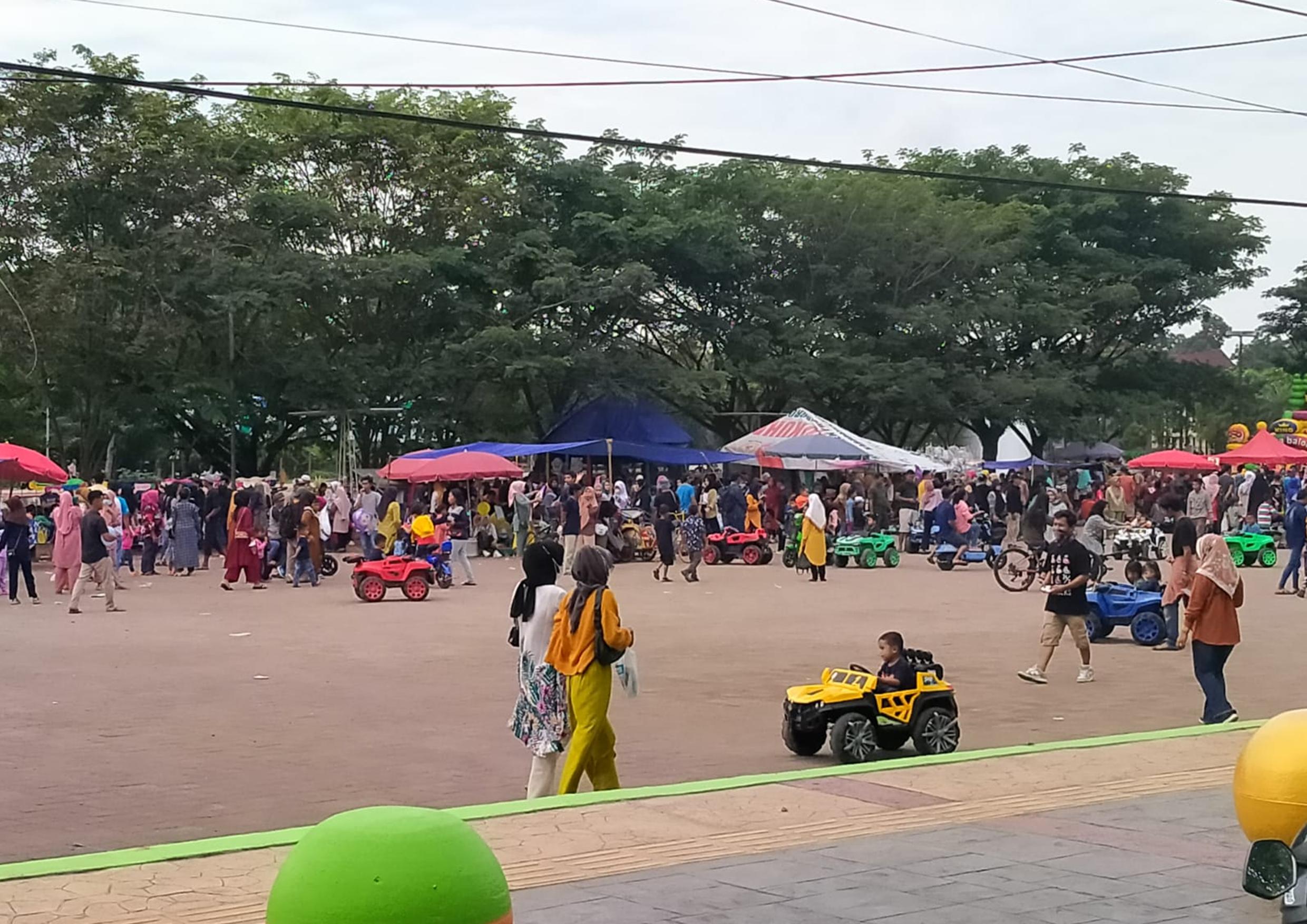 Liburan Tahun Baru, Ribuan Warga Kunjungi Taman Adipura Muara Enim Sumatera Selatan, Lihat Nih Fotonya!