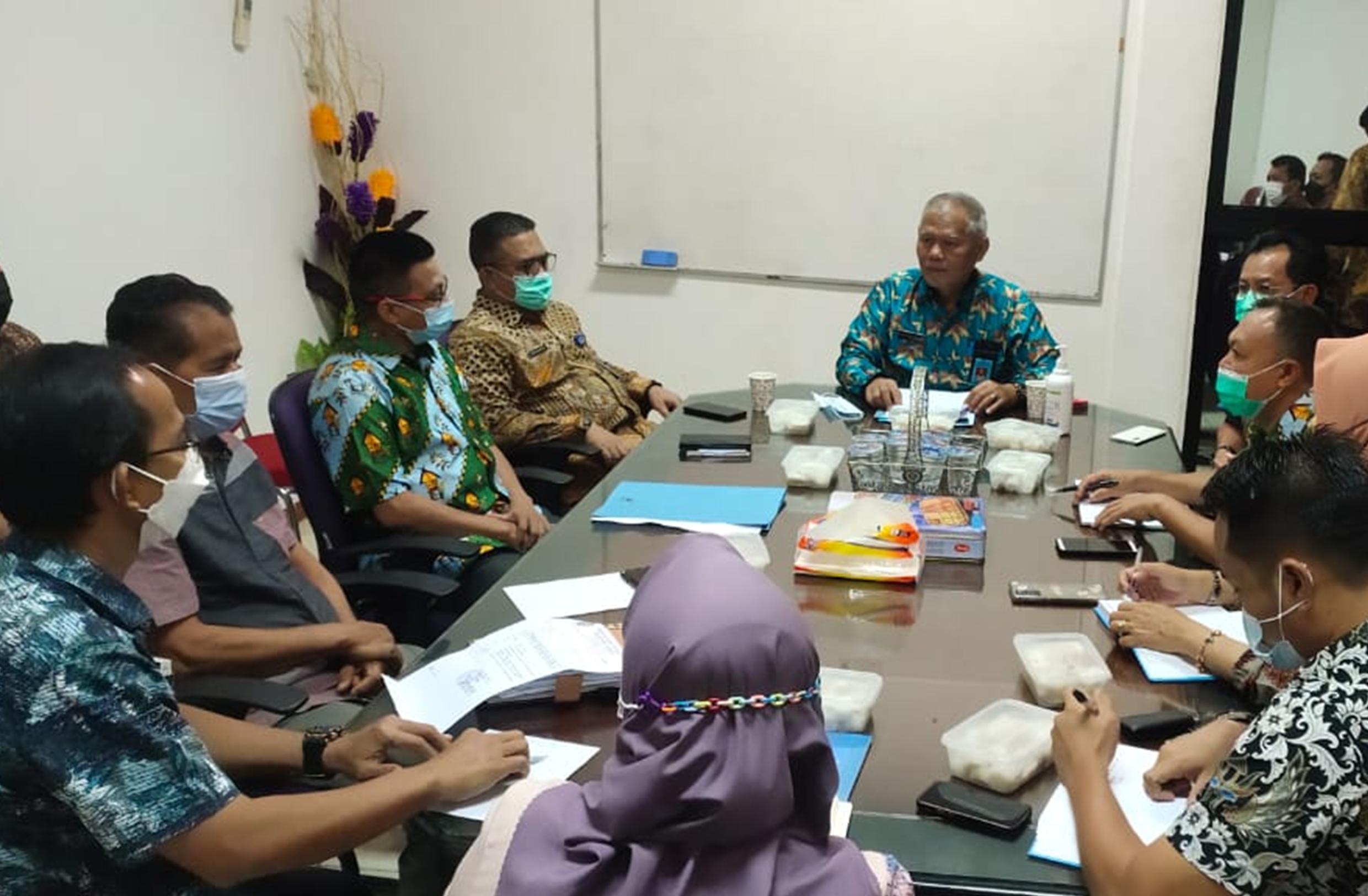 Pemkab Muara Enim Kaji Pujasera Masjid Agung