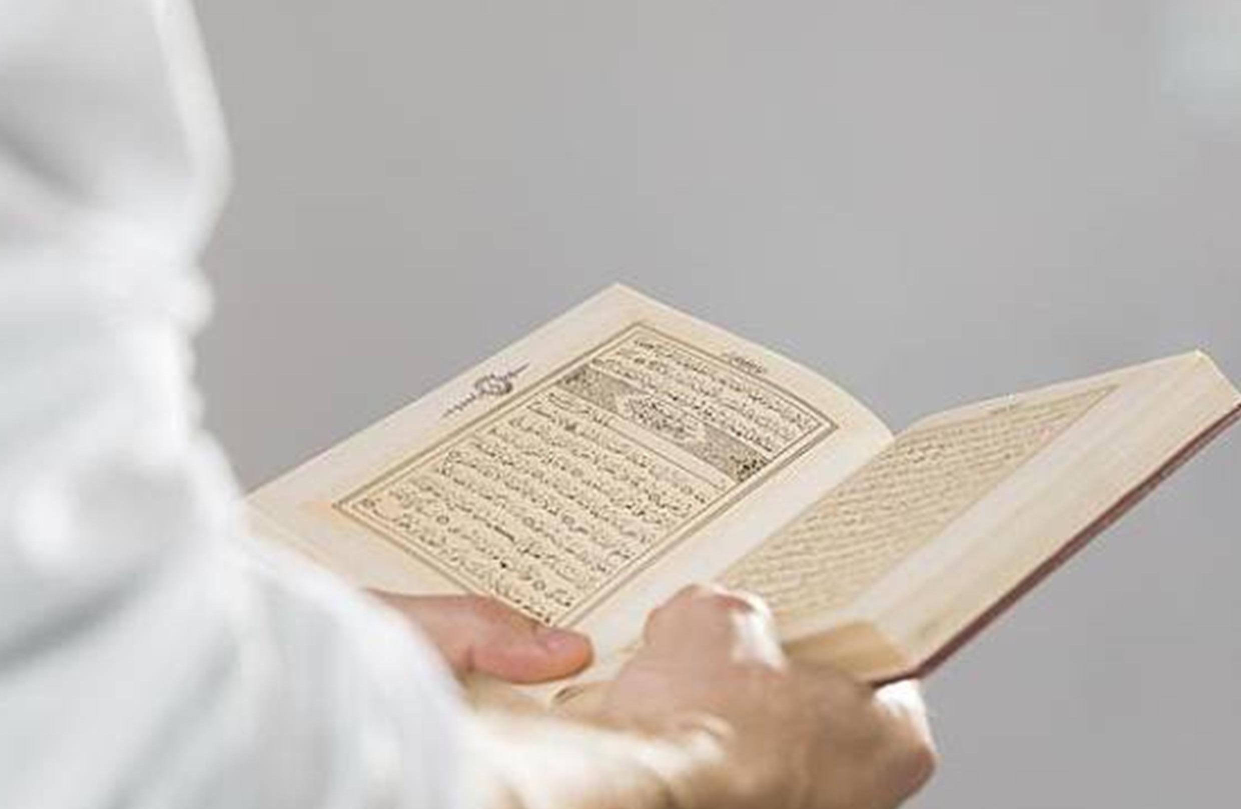 Lantunkan Ayat Suci Al Quran Sebelum Salat 5 Waktu