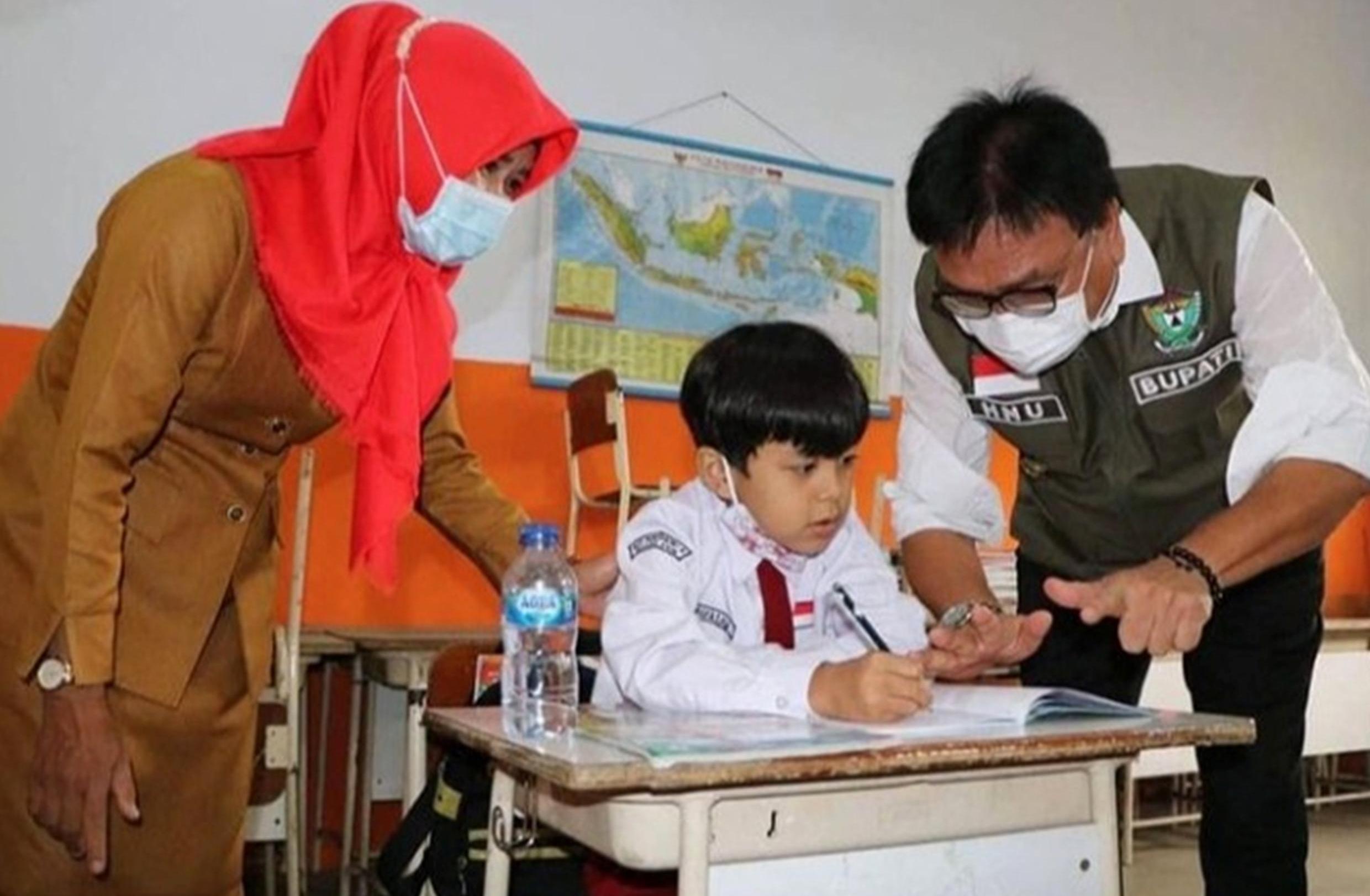 Siswa Diimbau Tidak Makan dan Minum di Sekolah