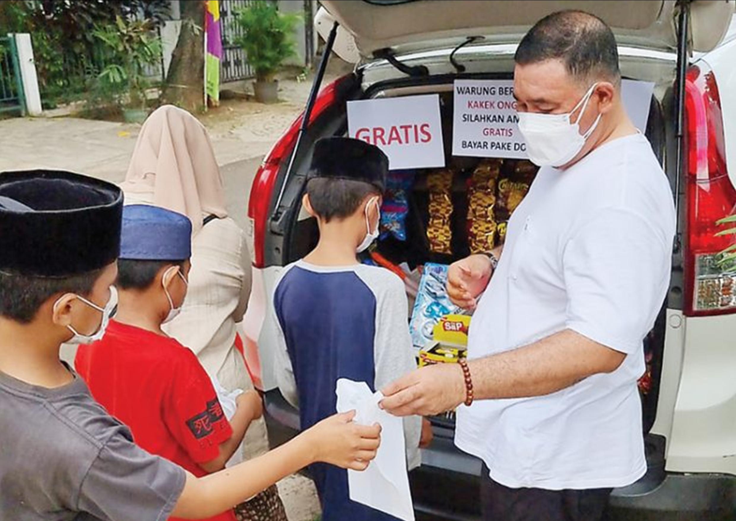 Anak-Anak, Ambil Jajanannya, Cukup Bayar dengan Doa