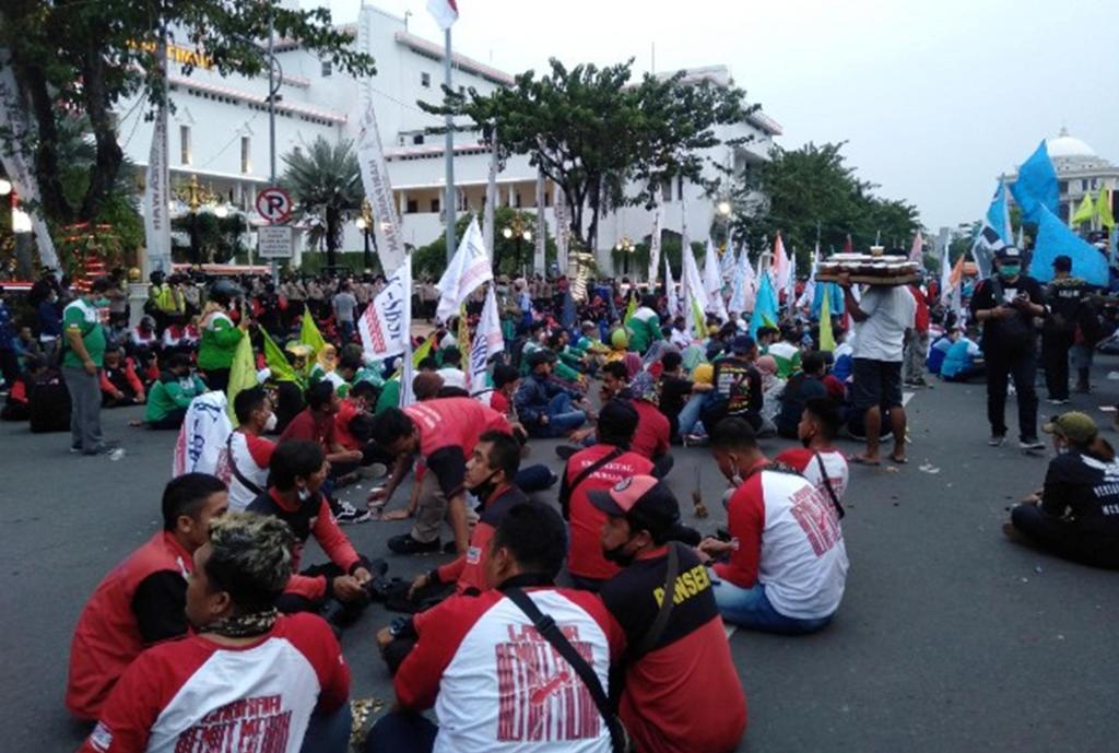 UMK Cuma Naik Rp6 Ribu, Buruh Demo sampai Minggu Depan