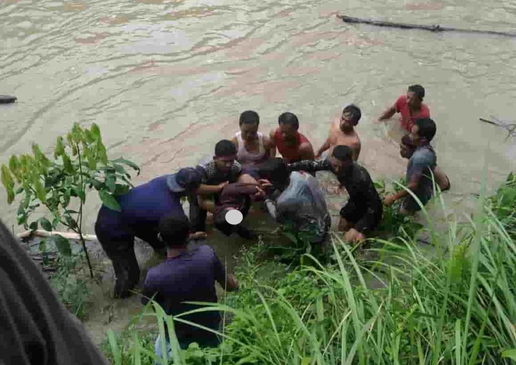 Diduga Jatuh ke Sungai, Suami Meninggal, Sang Istri dalam Pencarian