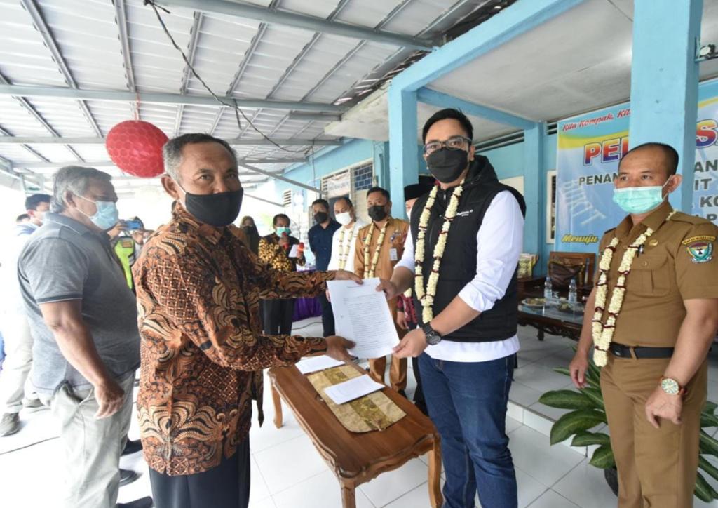 133 KK Bukit Agung Terima Surat Pengalihan Hak Tanah dari PTBA