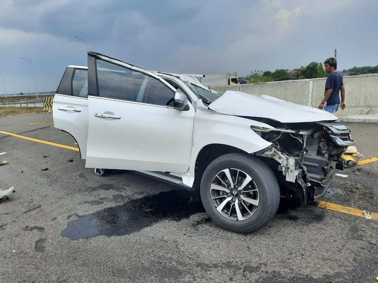 Mobil Vanessa Angel & Suami Menabrak Pembatas Tol, Ini Penyebabnya