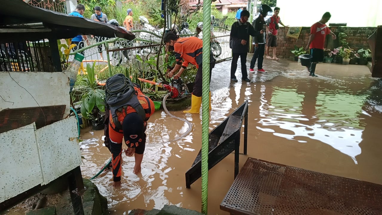 1,5 Jam Diguyur Hujan, Rumah Warga Terendam Banjir
