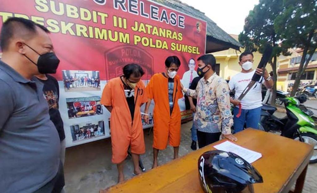 Aksinya Terekam CCTV, Dua Pelaku Begal yang Todongkan Parang Ditangkap Polisi