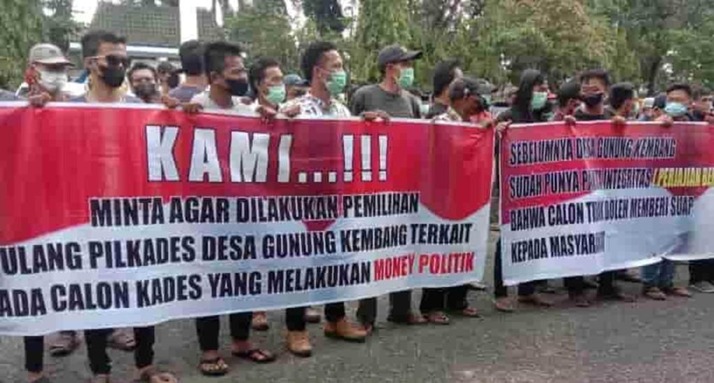 Ada Dugaan Politik Uang, Ratusan Warga Desak Pilkades Ulang