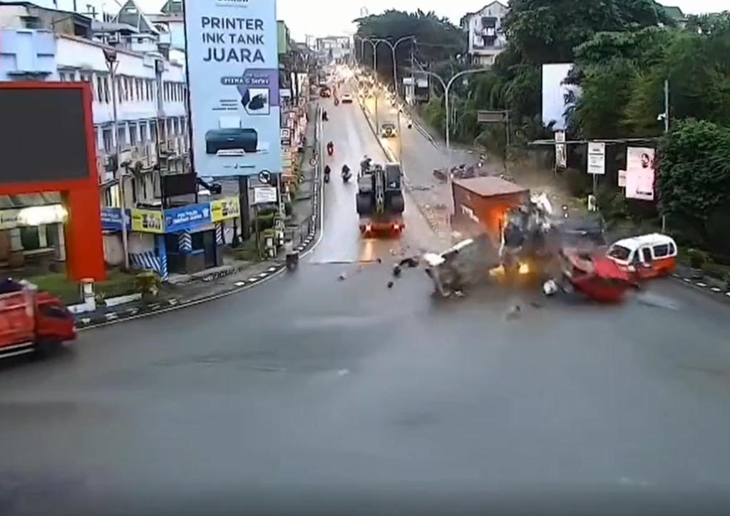 Libatkan Belasan Kendaraan, Begini Kronologi Kecelakaan Maut di Muara Rapak