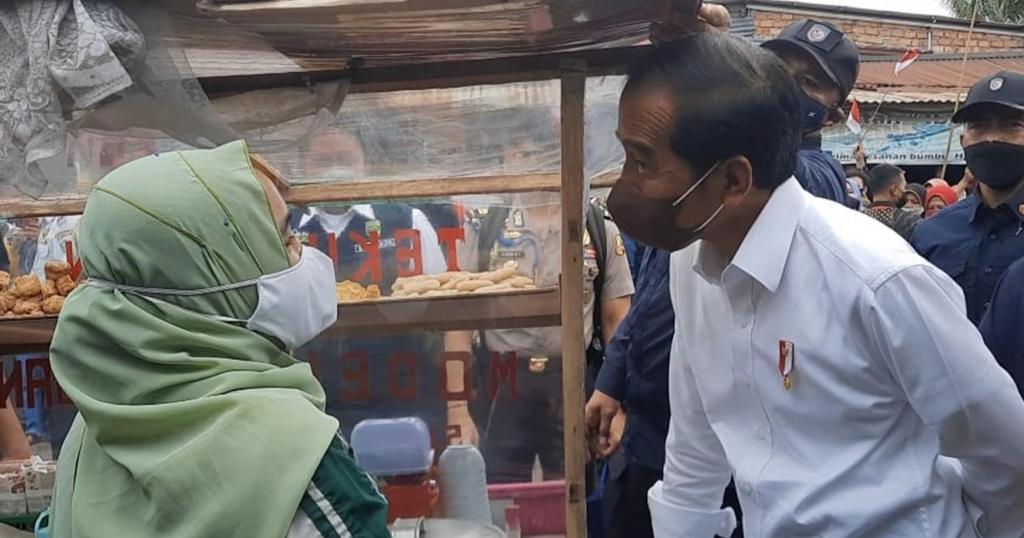 Presiden Jokowi Kunjungi Pasar Tanjung Enim, Ini yang Dilakukannya