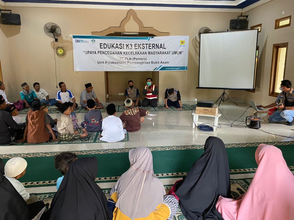 PLN UPK Bukit Asam Gelar Edukasi K3 di Pondok Pesantren