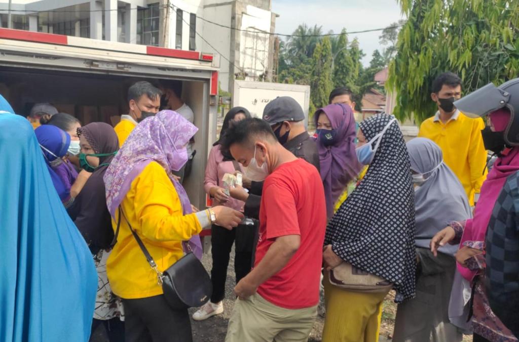 Atasi Kelangkaan Minyak Goreng, Pemkab Muara Enim Gelar Operasi Pasar