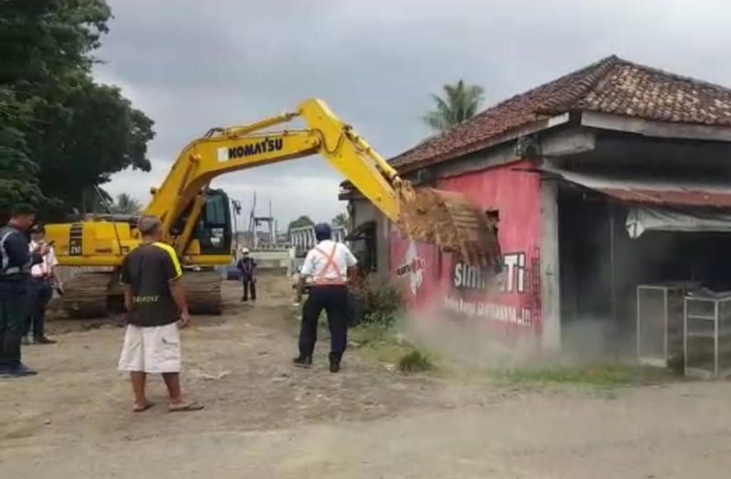 Terima Ganti Rugi dari PT KAI, Enam Rumah Langsung Dieksekusi