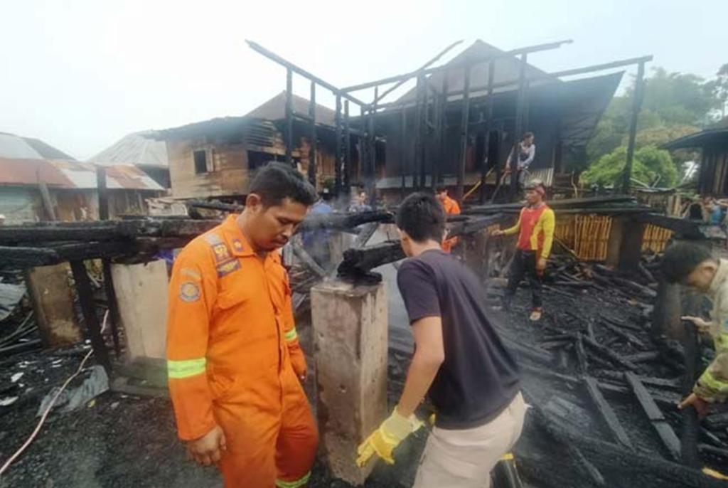 Api Lahap Habis Rumah Milik Sumarlan